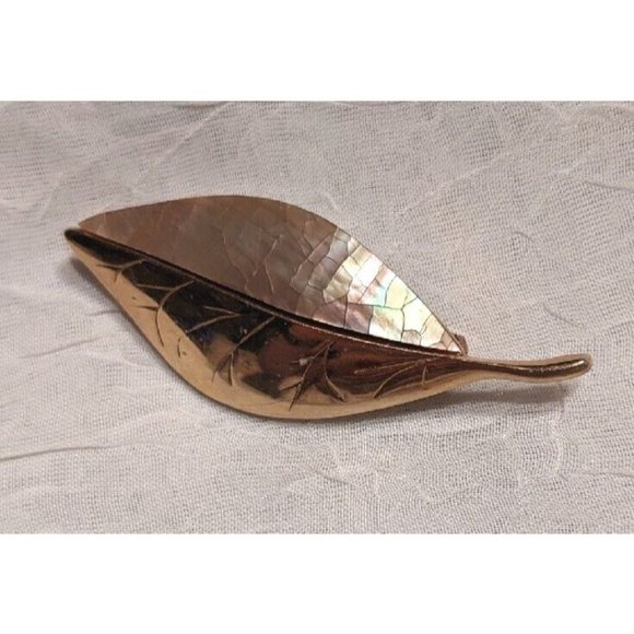 Signed Brooch Liz Claiborne Leaf Mother Of Pearl Gold Tone Metal Pin Vtg Abalone - Picture 12 of 12